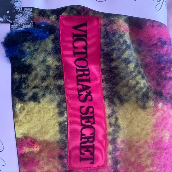 NWT Victoria’s Secret VS Pink Plaid Scarf! - Picture 5 of 5